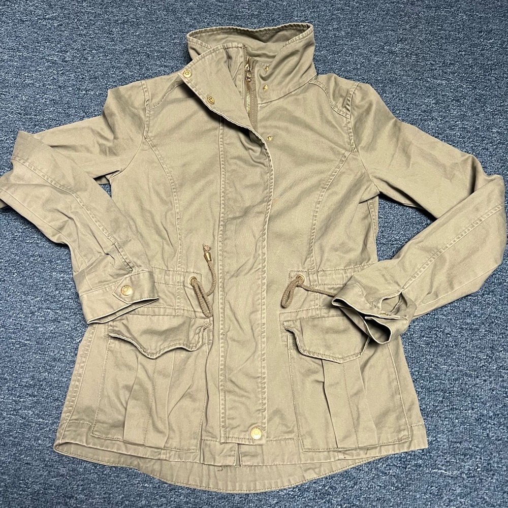H&M Jacket 100% cotton with tie waste. Color Army Green size 6